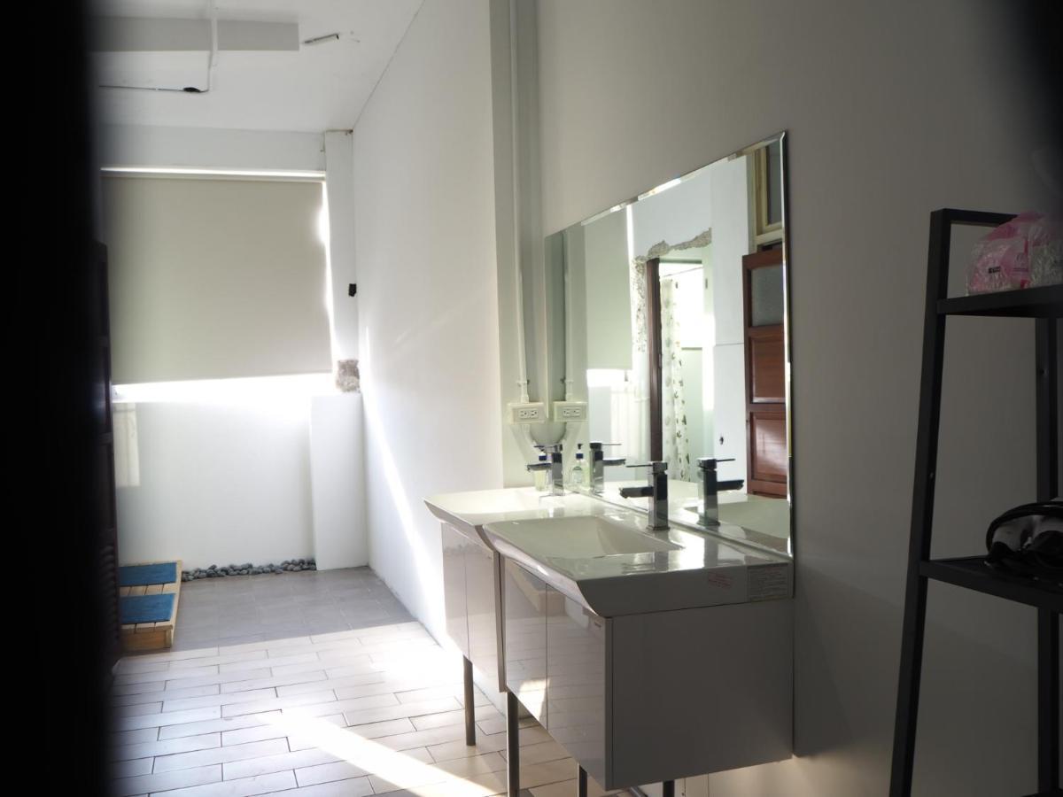 Mystery Inn Chiayi City Exterior photo